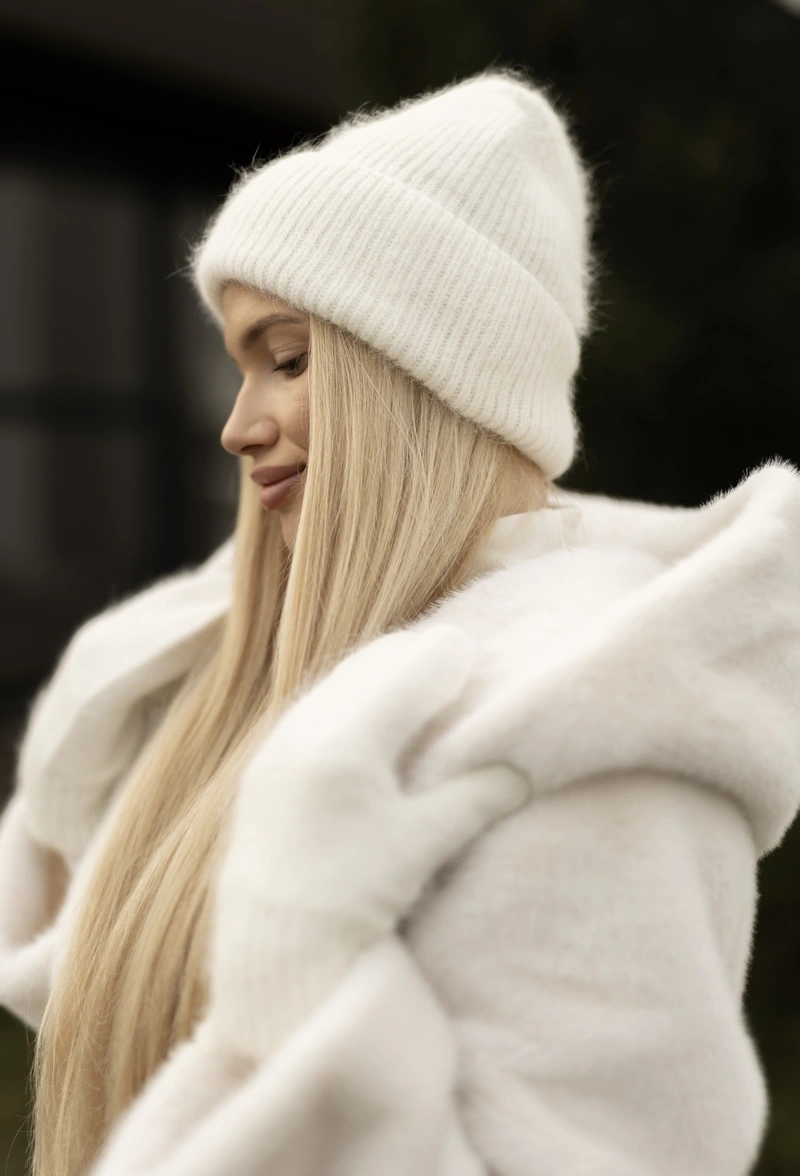 Set: Mittens and Hat - Image 5