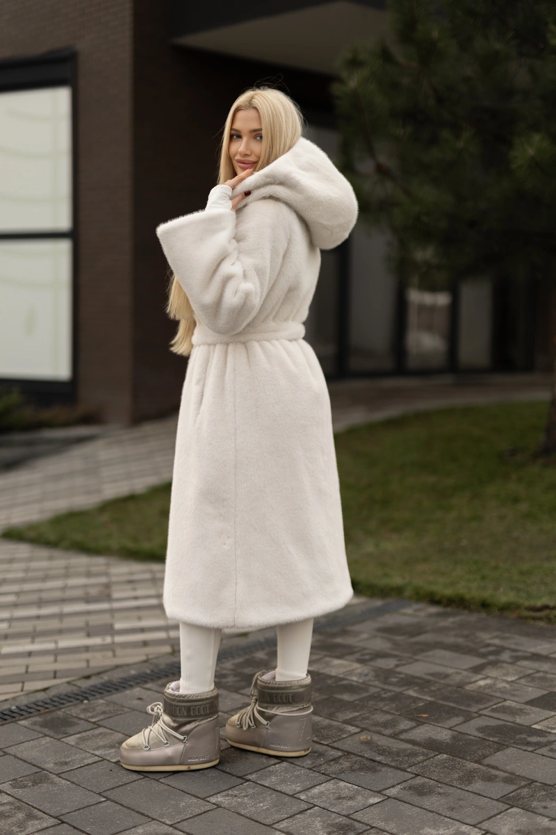 Faux fur luxury coat - Image 7