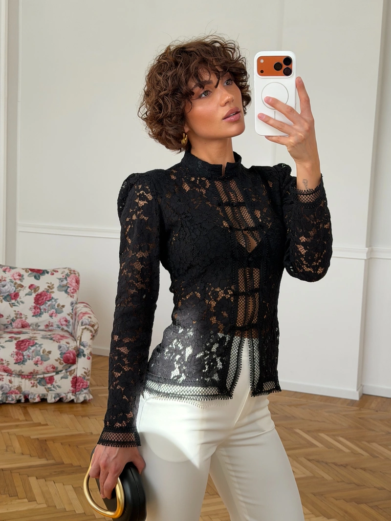 Maison Élise Lace Blouse