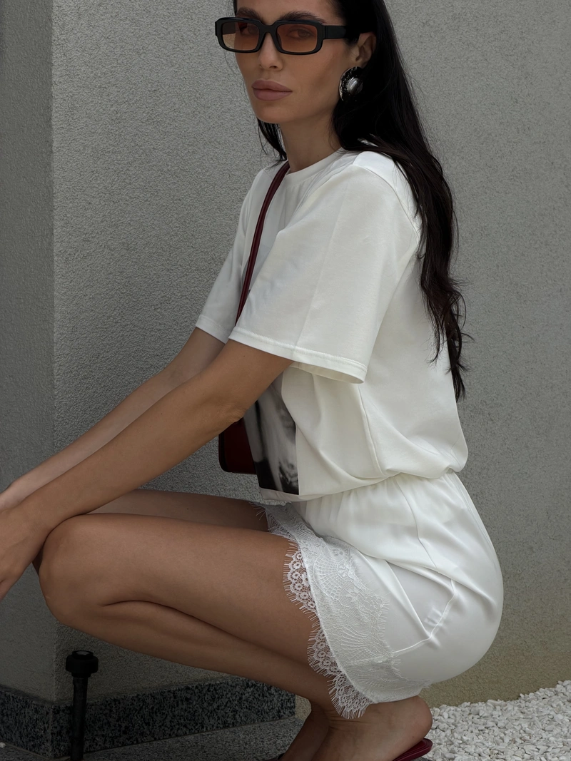 Éloise Lace Mini Skirt - Image 4