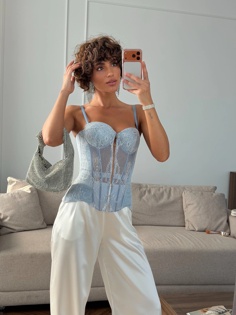 Whisper Lace Corset - Image 3