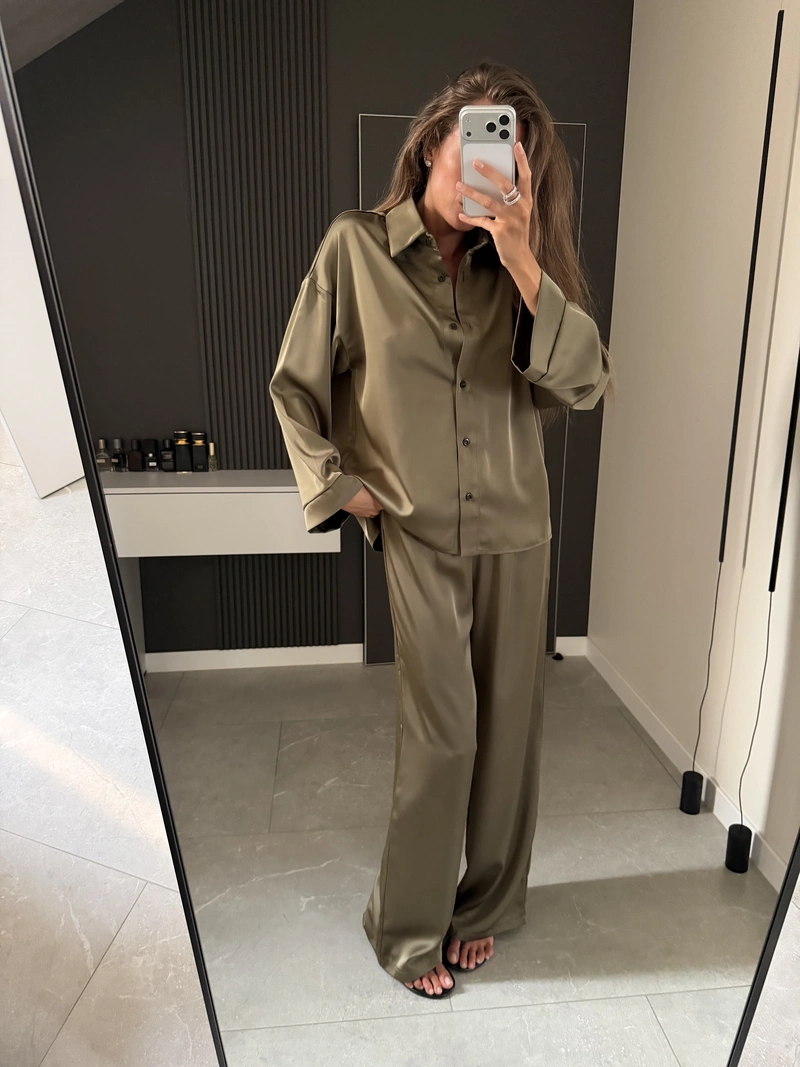 Elegant Satin Suit - Image 9
