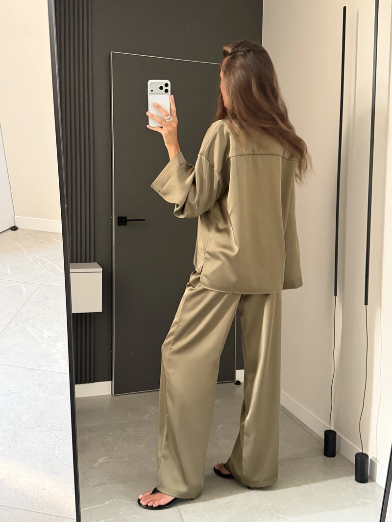 Elegant Satin Suit - Image 10