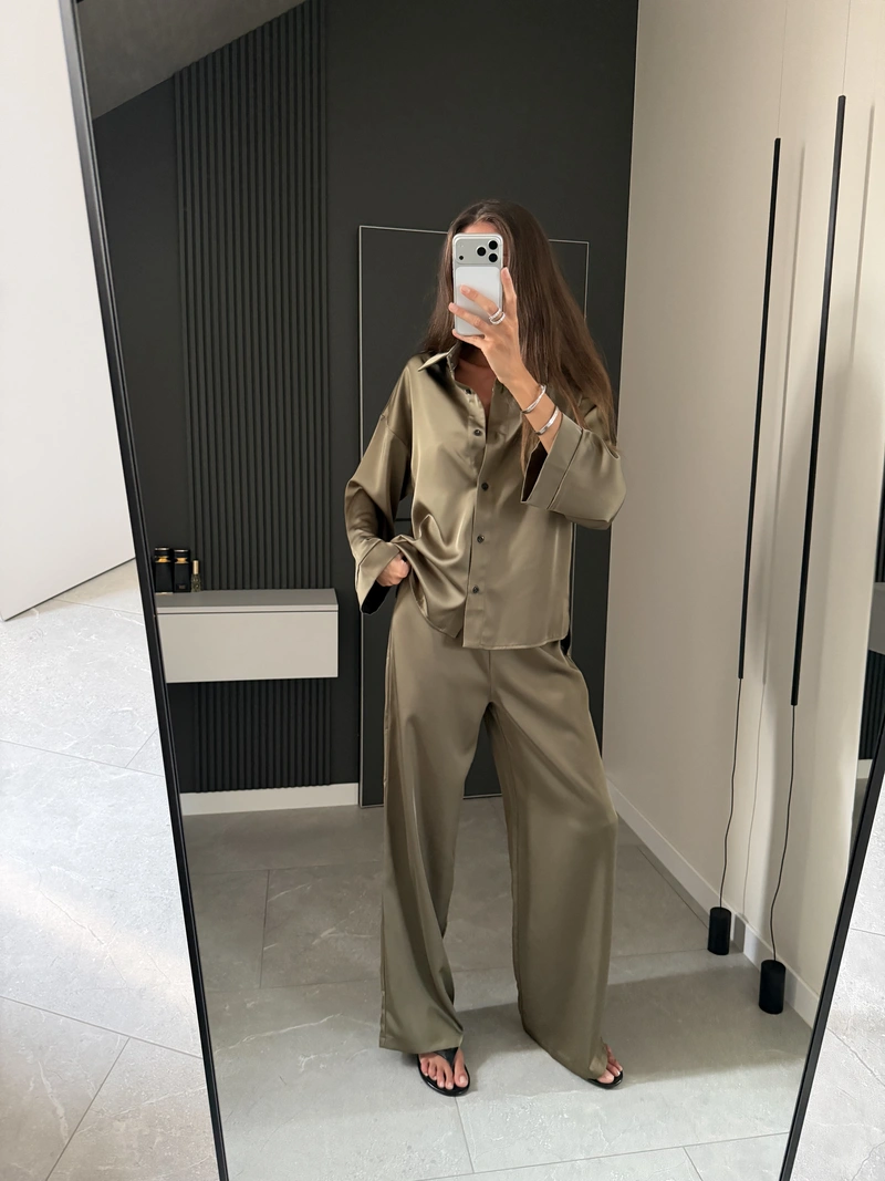 Elegant Satin Suit - Image 11