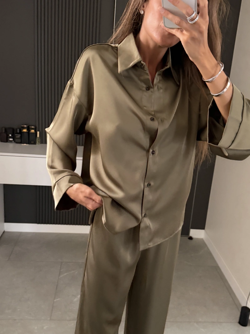 Elegant Satin Suit - Image 13