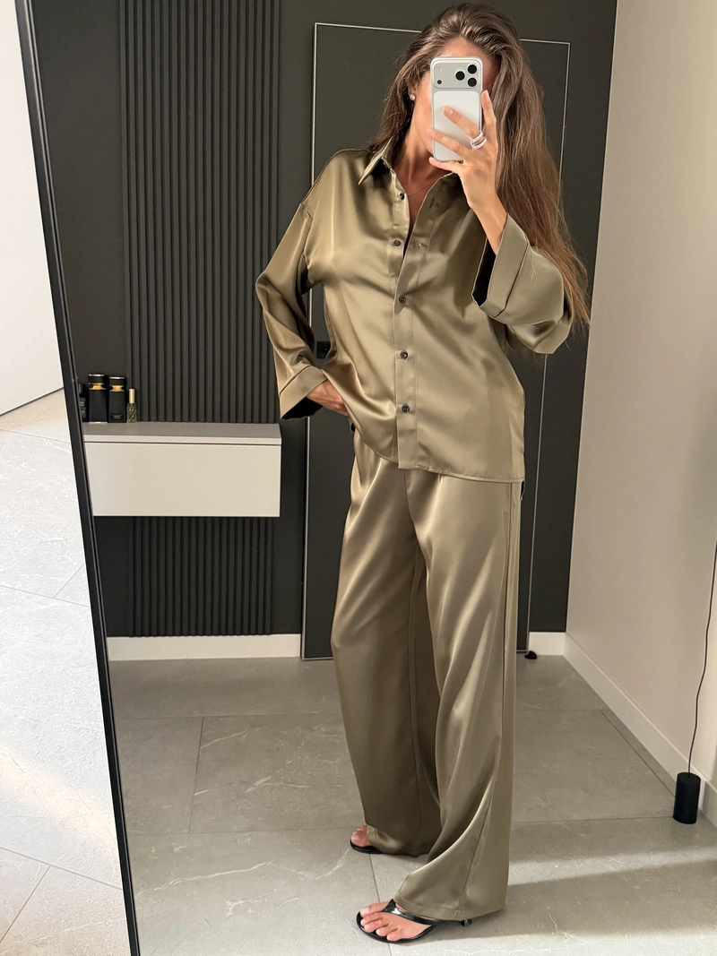 Elegant Satin Suit - Image 14