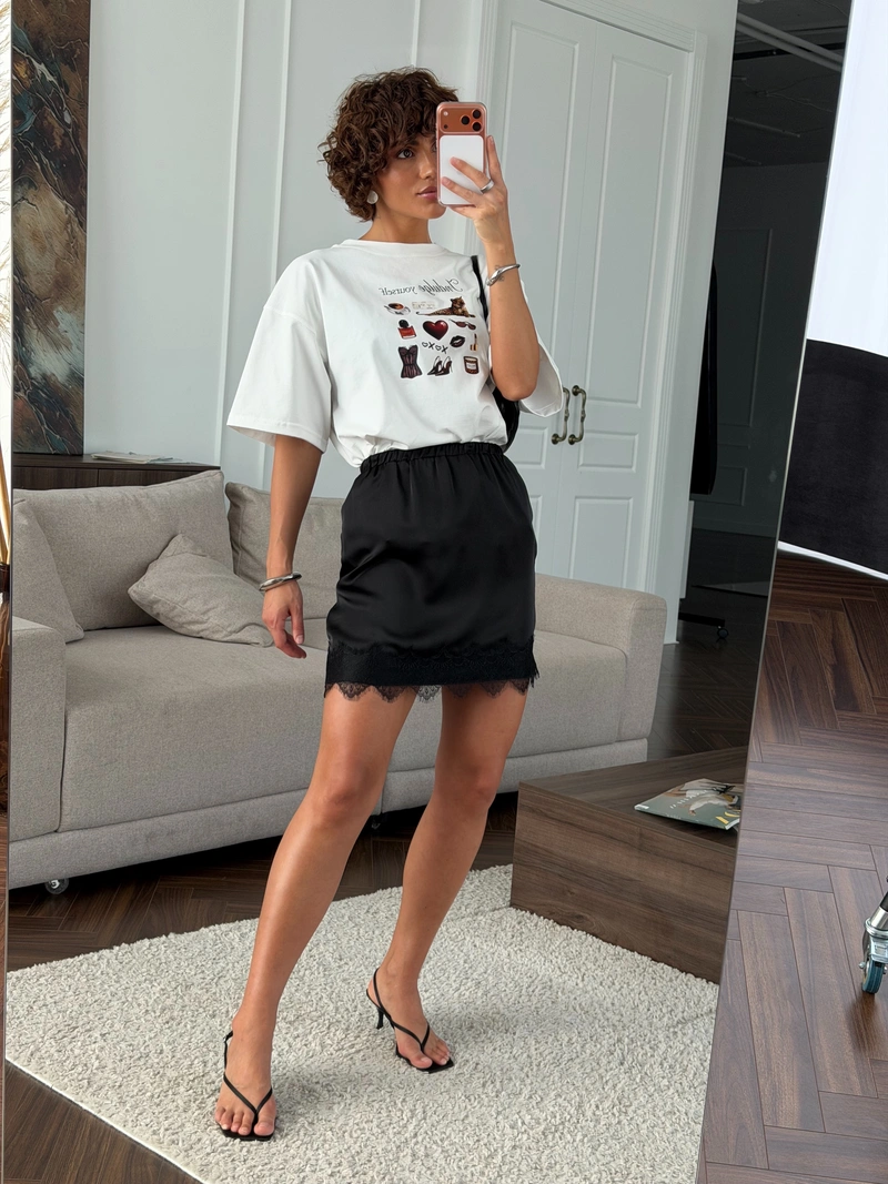 Éloise Lace Mini Skirt - Image 13